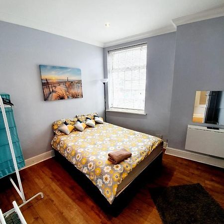 3 Bedroom Apartment Next To Westcliff-On-Sea Station Southend-on-Sea Dış mekan fotoğraf