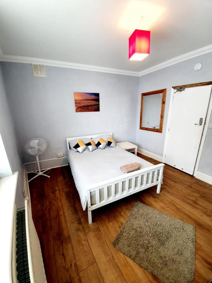 3 Bedroom Apartment Next To Westcliff-On-Sea Station Southend-on-Sea Dış mekan fotoğraf