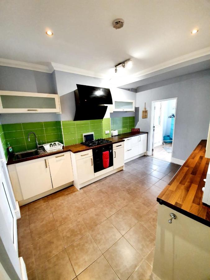 3 Bedroom Apartment Next To Westcliff-On-Sea Station Southend-on-Sea Dış mekan fotoğraf