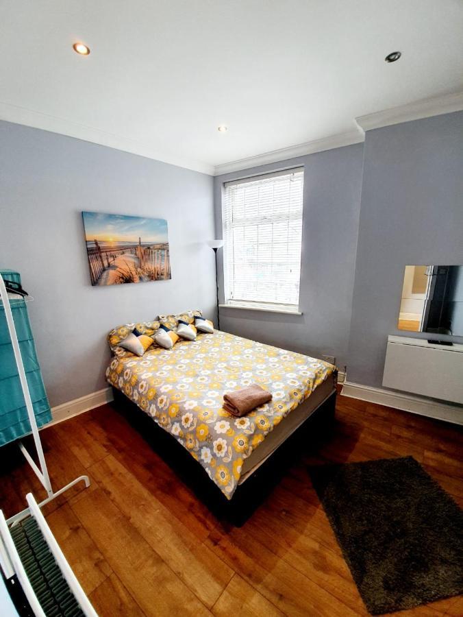 3 Bedroom Apartment Next To Westcliff-On-Sea Station Southend-on-Sea Dış mekan fotoğraf