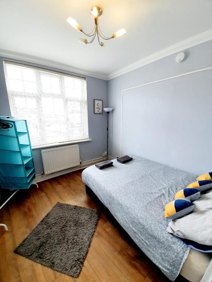 3 Bedroom Apartment Next To Westcliff-On-Sea Station Southend-on-Sea Dış mekan fotoğraf